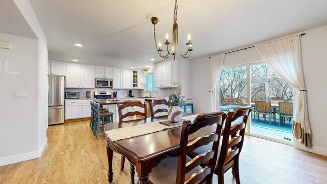Building Photo - Beautiful Home in the Ridge Crest Neighbor...