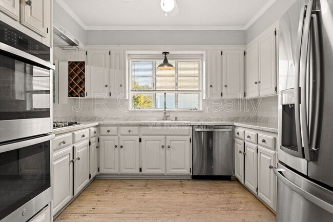 Building Photo - 1308 White River Dr