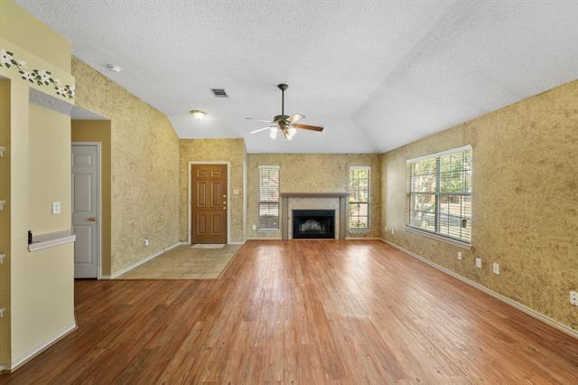 Building Photo - 2305 Valley Creek Dr
