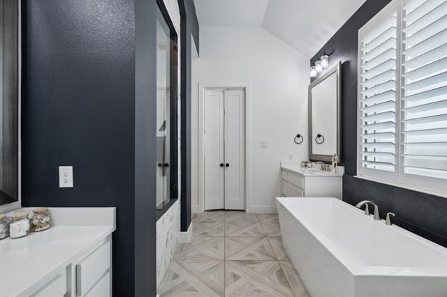 Building Photo - 2608 Camden Ct