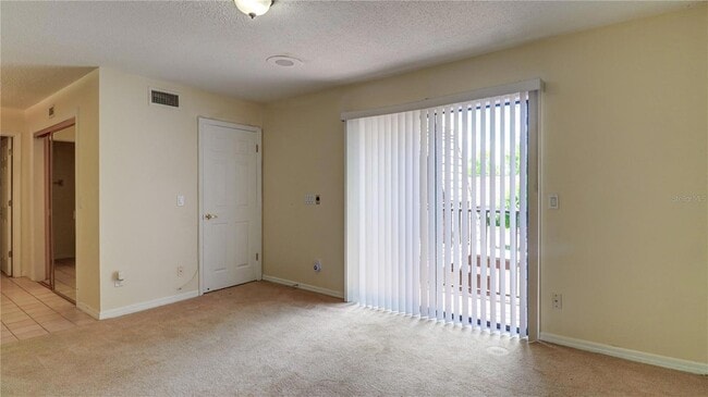 Building Photo - 15206 W Pond Woods Dr