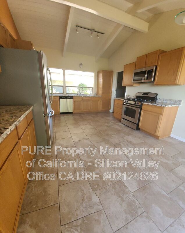 Building Photo - 21224 Saratoga Hills Rd