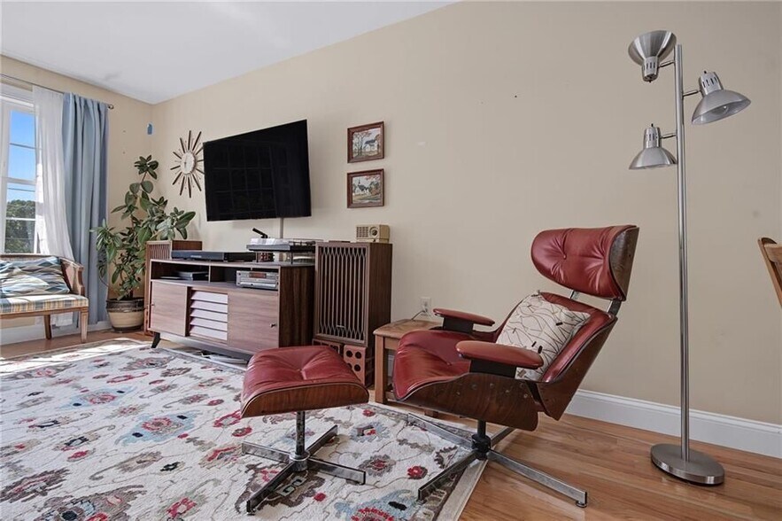 Building Photo - 45 Oakwood Ave