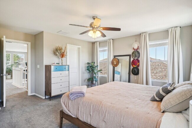 Building Photo - "Spacious 4-Bedroom Retreat with 2.5 Baths in Reunion!"