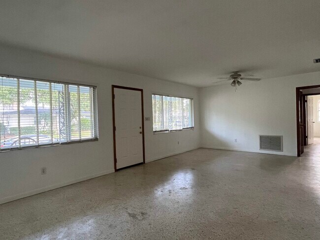 Building Photo - 58 Riberia St