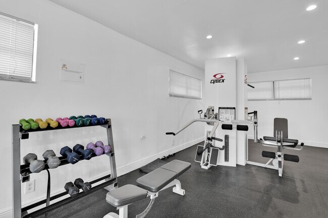 Building Photo - 1167 Hillsboro Mile