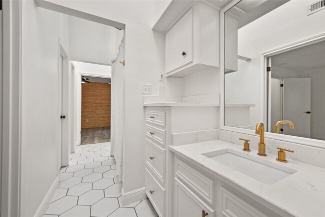 Building Photo - 1026 Oyster Bay Dr