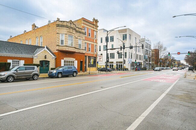 Building Photo - 2148 W Chicago Ave