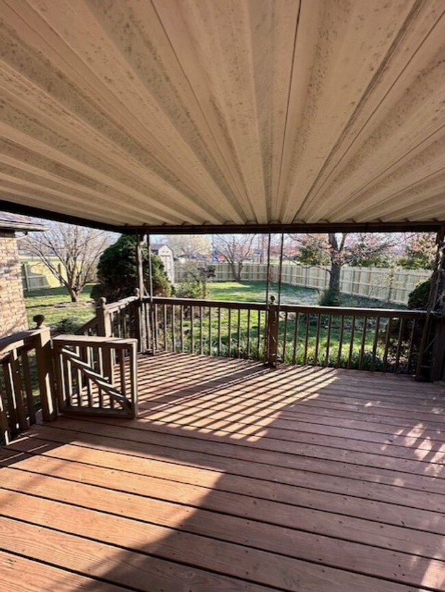 Building Photo - ALL BRICK HOME IN NIXA Located in McCroske...
