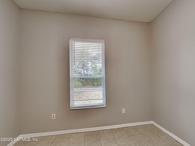 Building Photo - 250 Parkview Dr