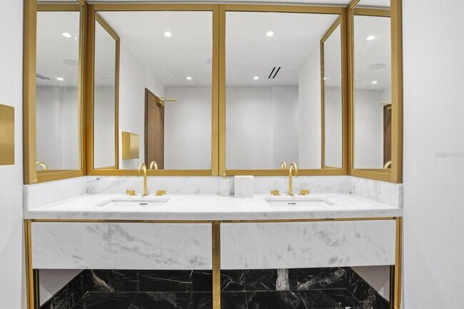 Building Photo - 3015 S Ysabella Ave