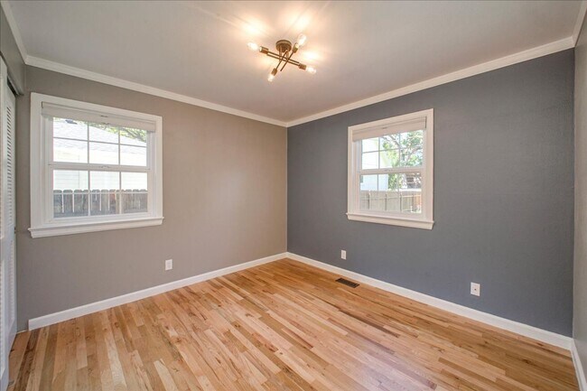 Building Photo - Adorable Corner Lot Home in North End