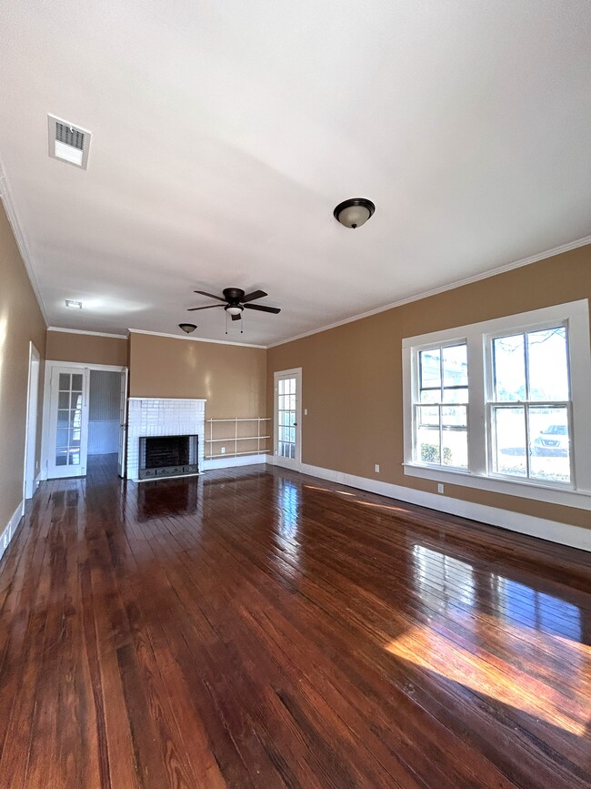 Building Photo - 216 Singleton Ave