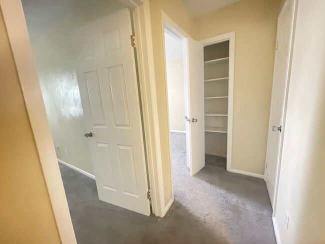 Building Photo - The Perfect 3 Bed, 1.5 Bath Cozy Townhouse