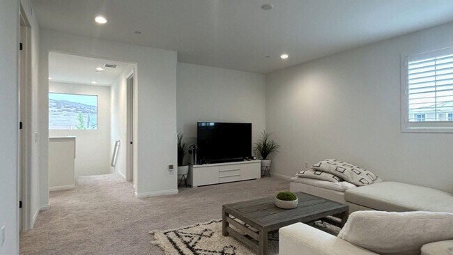 Building Photo - HUGE PRICE REDUCTION!! Gorgeous 6 Bedroom ...