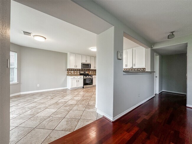Building Photo - 5739 Westminster Village Dr