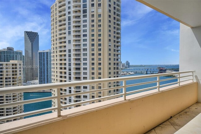 Building Photo - 808 Brickell Key Dr
