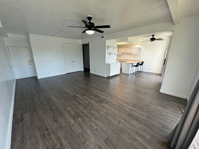 Building Photo - Recently updated condo with gym, pool, and...