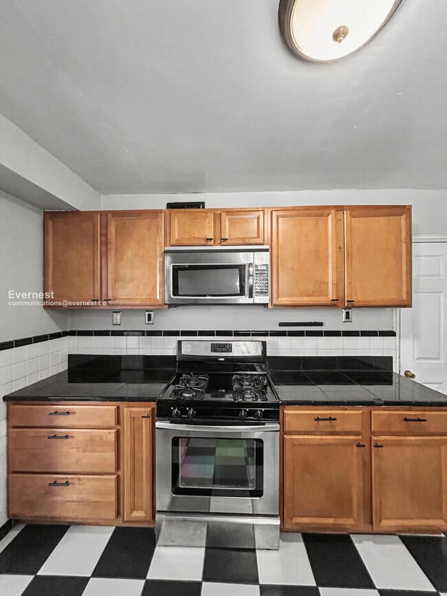 Building Photo - University City Charm Meets Modern Comfort / 4 Beds & 2 Baths / Available Now!