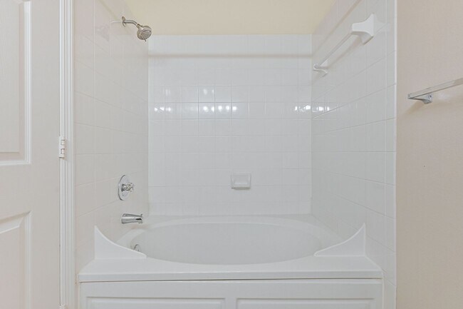 Building Photo - NOW AVAILABLE - Updated 1st Floor Condo in Bonita!