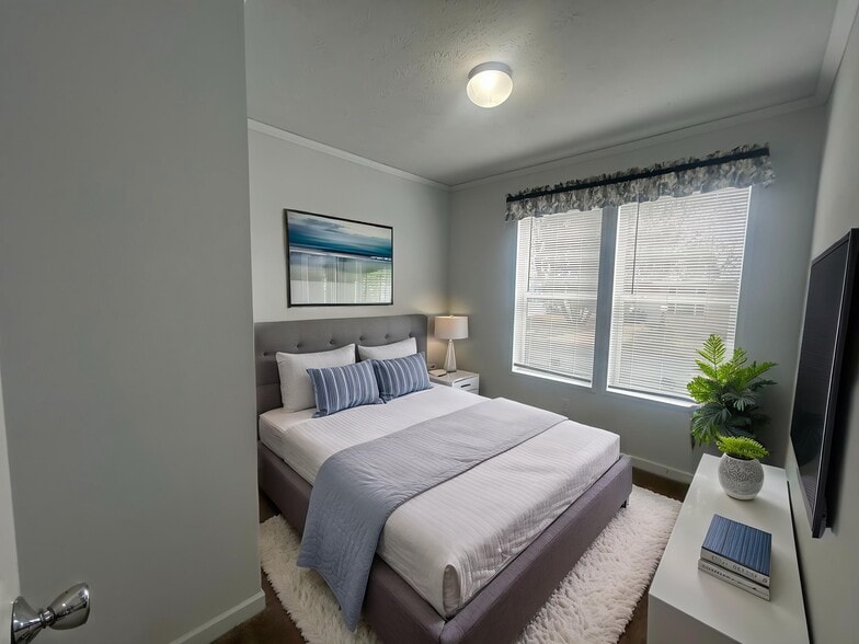 Building Photo - 103 Oak Ave