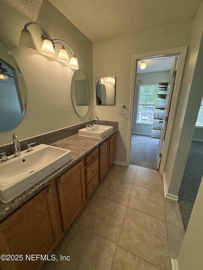 Building Photo - 454 Sherwood Oaks Dr