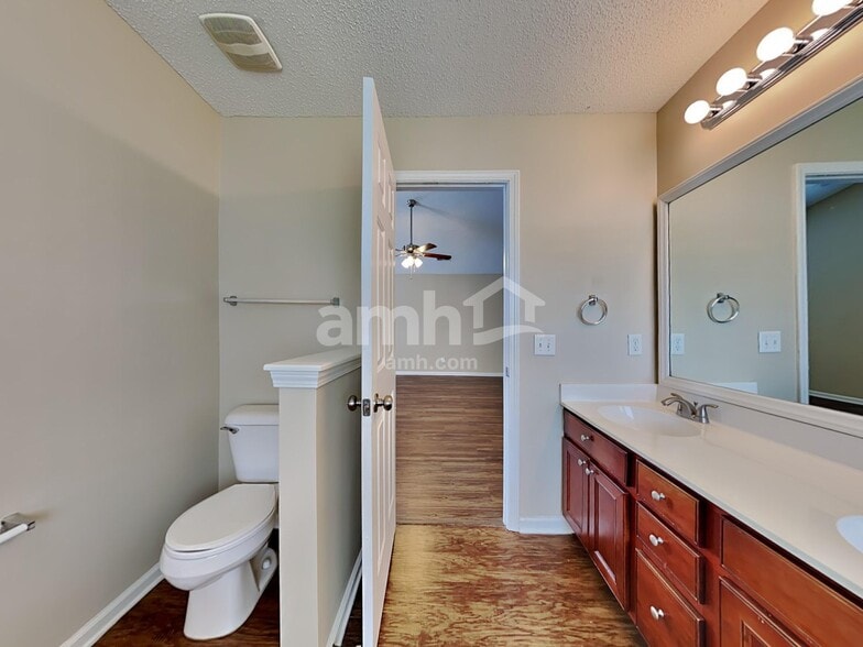 Building Photo - 418 Dovetail Cir