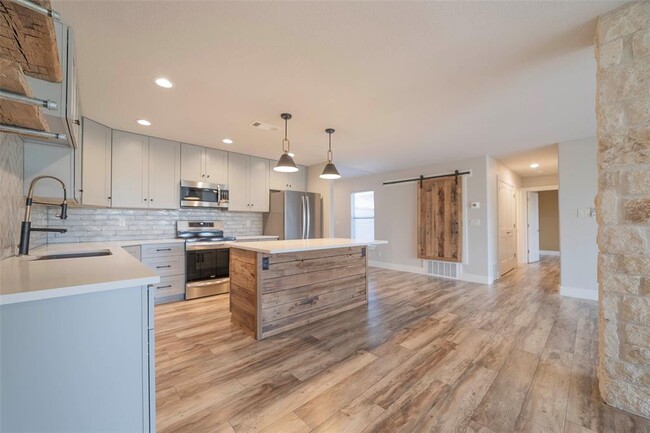 Building Photo - 620 Galston