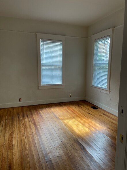 Building Photo - 2206 Bull St