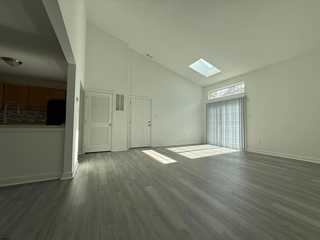 Building Photo - 367 Heather Croft