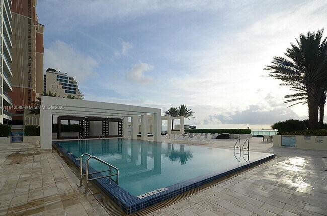 Building Photo - 101 S Fort Lauderdale Beach Blvd