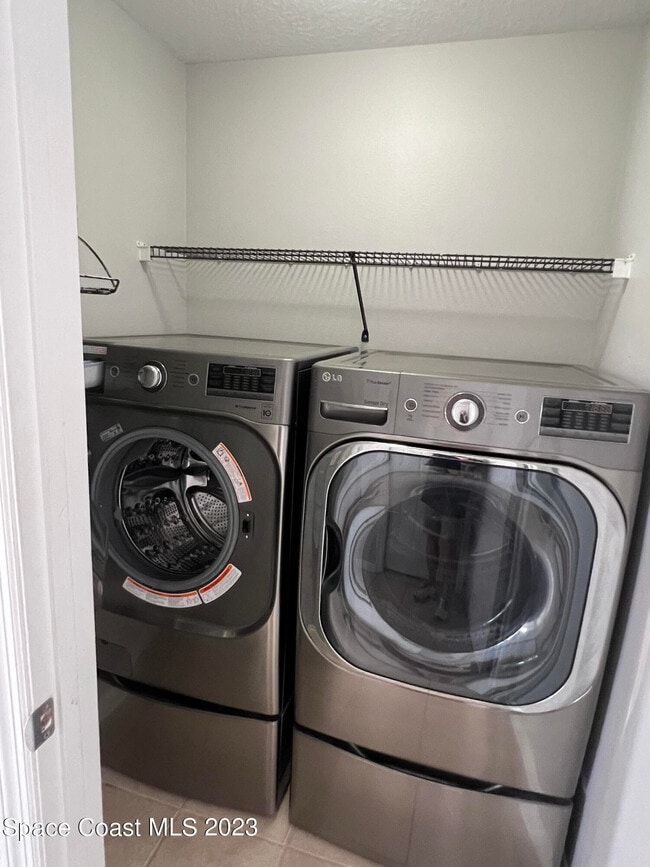 Building Photo - 1212 Foxridge Pl