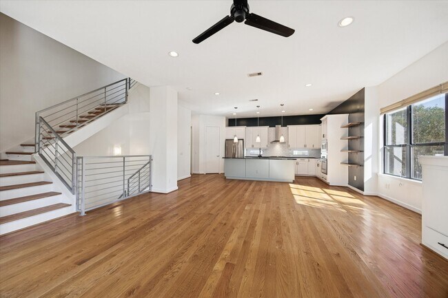 Building Photo - 5313 Lillian St