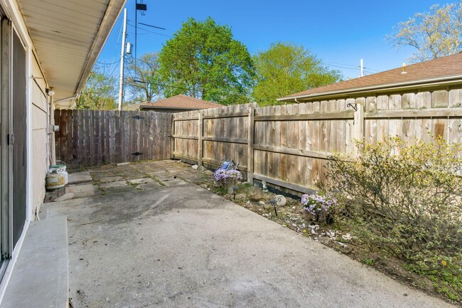 Building Photo - 4230 Eastlea Dr