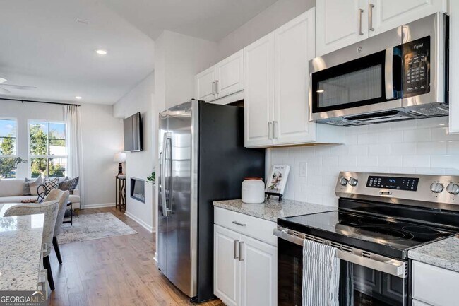 Building Photo - 5731 Plaza Dr SE