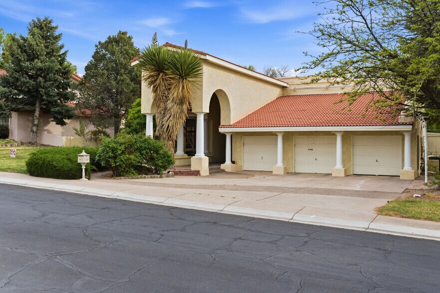 Building Photo - 9706 Tanoan Dr NE