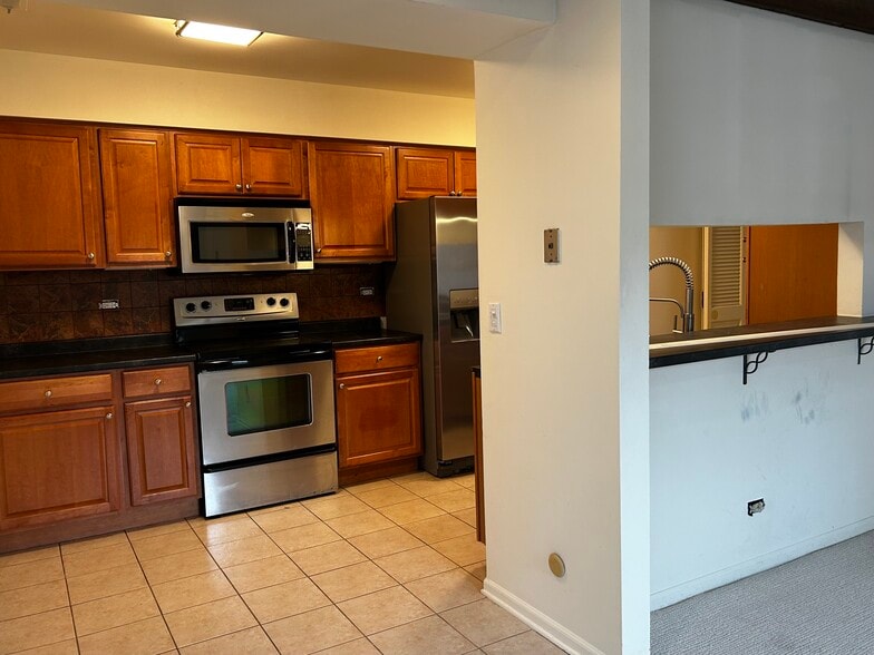 Building Photo - 1446 Pebblecreek Dr