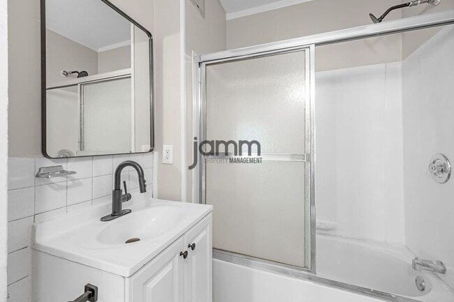 Building Photo - 1695 Glenmont Rd