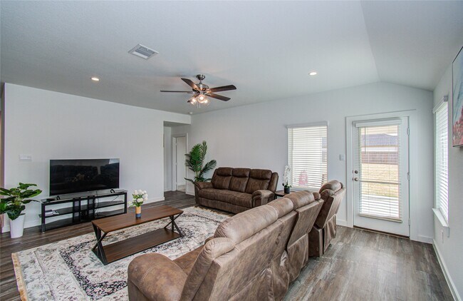 Building Photo - 8611 Shumard Oak Dr