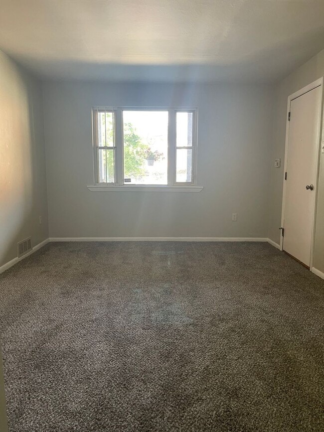 Building Photo - 1034 Chelton Ave