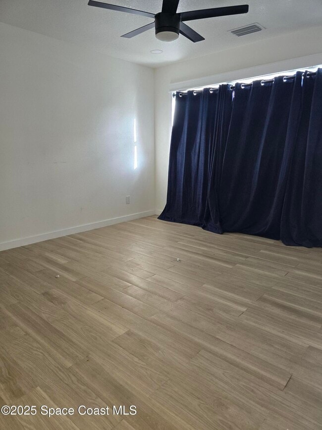 Building Photo - 2417 Colonial Dr