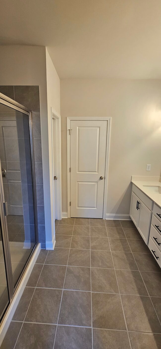 Building Photo - 1240 Ainsworth Alley