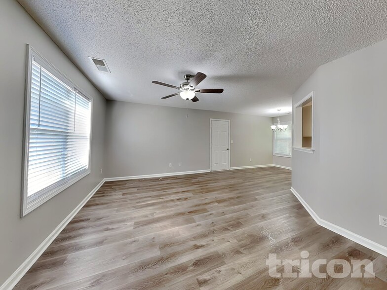 Building Photo - 73 Seagrave Ct