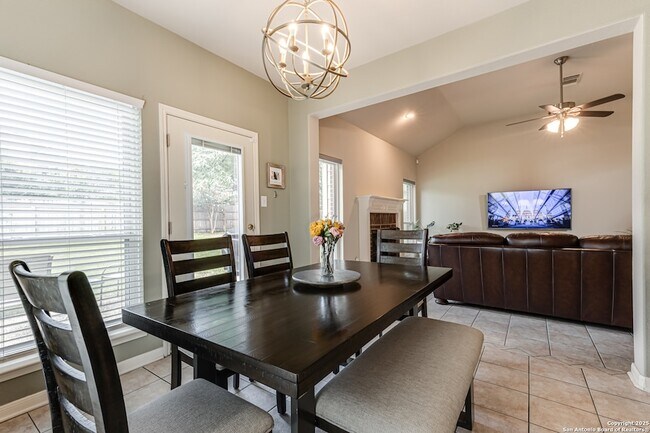 Building Photo - 2026 Thicket Trail Dr