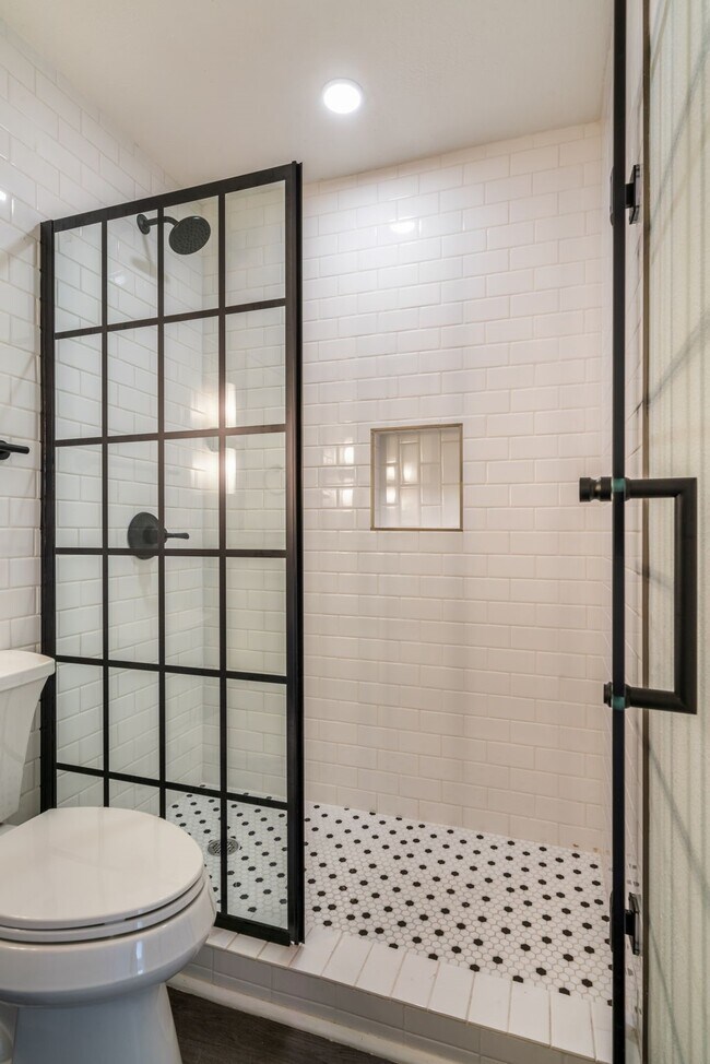 Building Photo - 1309 Blair St