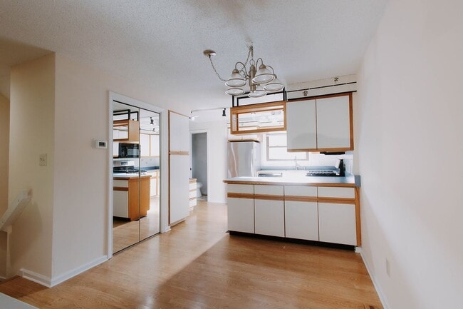 Building Photo - 166 Natchaug Dr