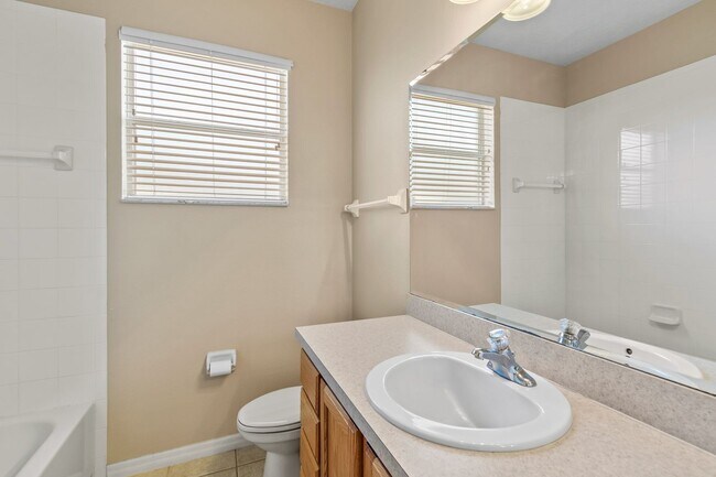 Building Photo - Grand Island Ridge! 3/2 with Split Floorplan and Fenced Backyard