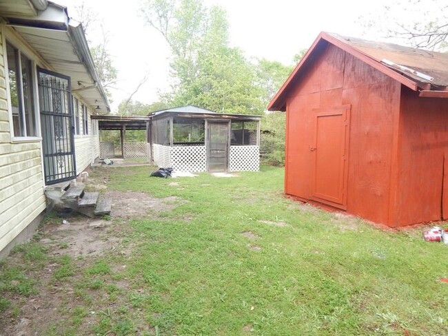 Building Photo - Spacious 3 Bedroom, 2 Bath Home in Flint!