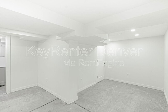 Building Photo - 421 N Stuart St