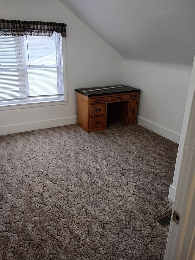 Building Photo - 5251 Stockwell St